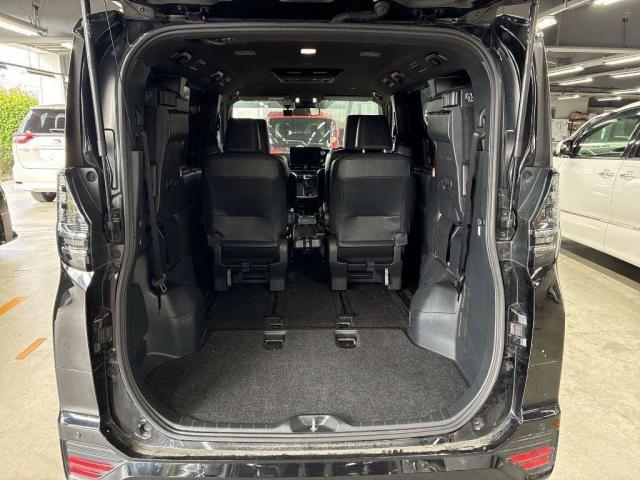 Toyota VOXY 2023-02 8277022-5