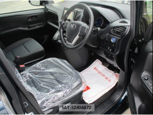 Toyota VOXY 2019-06 8277031-7