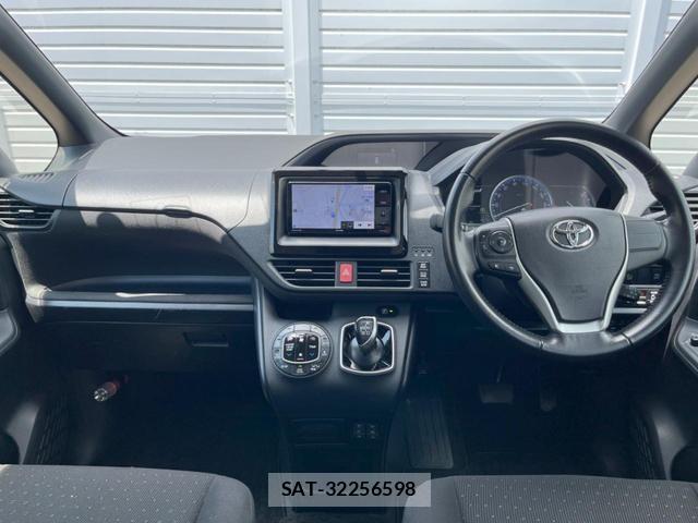 Toyota VOXY 2015-07 8277135-1