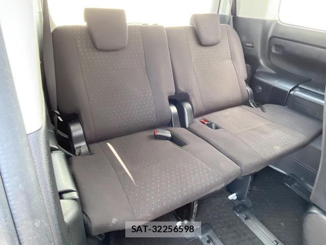 Toyota VOXY 2015-07 8277135-10