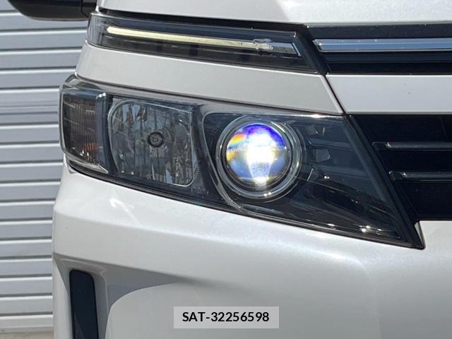 Toyota VOXY 2015-07 8277135-13