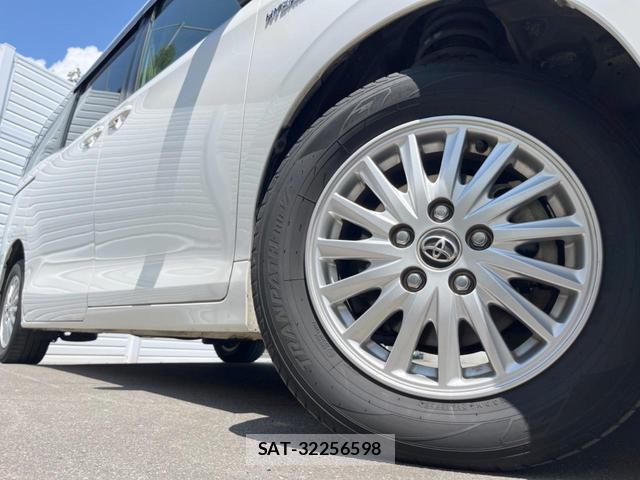 Toyota VOXY 2015-07 8277135-14