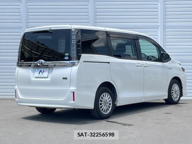 Toyota VOXY 2015-07 8277135-18