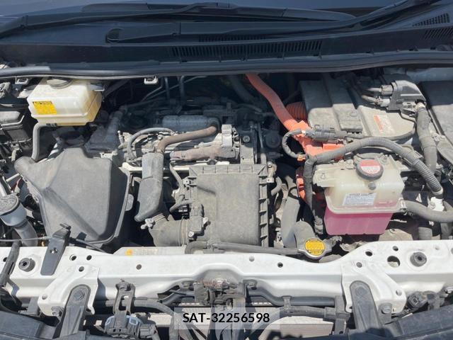 Toyota VOXY 2015-07 8277135-19