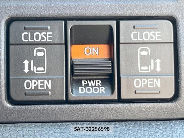Toyota VOXY 2015-07 8277135-4