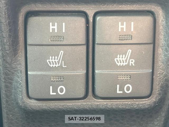 Toyota VOXY 2015-07 8277135-5
