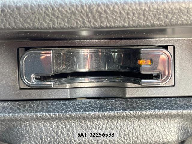 Toyota VOXY 2015-07 8277135-6