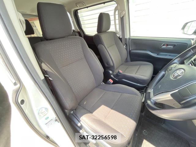 Toyota VOXY 2015-07 8277135-8