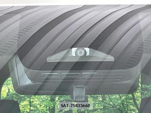 Toyota VOXY 2025-06 8277276-6