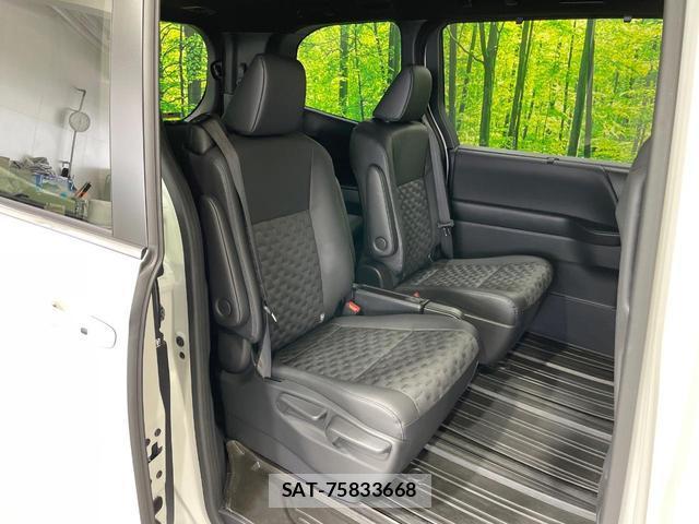 Toyota VOXY 2025-06 8277276-9