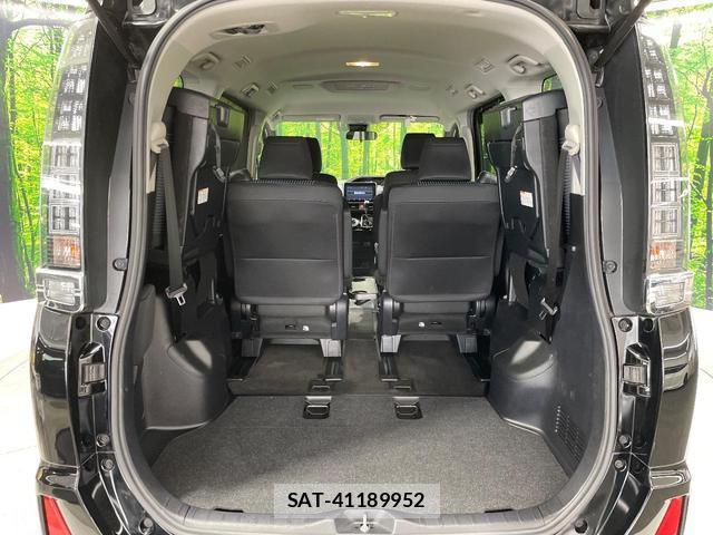 Toyota VOXY 2016-11 8277282-11