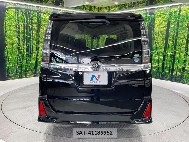 Toyota VOXY 2016-11 8277282-16