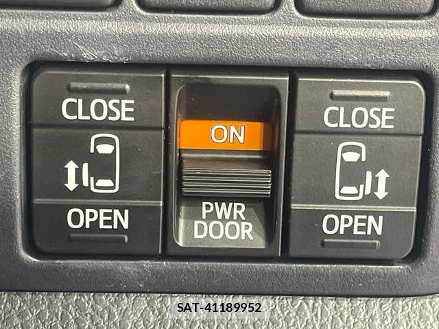 Toyota VOXY 2016-11 8277282-5