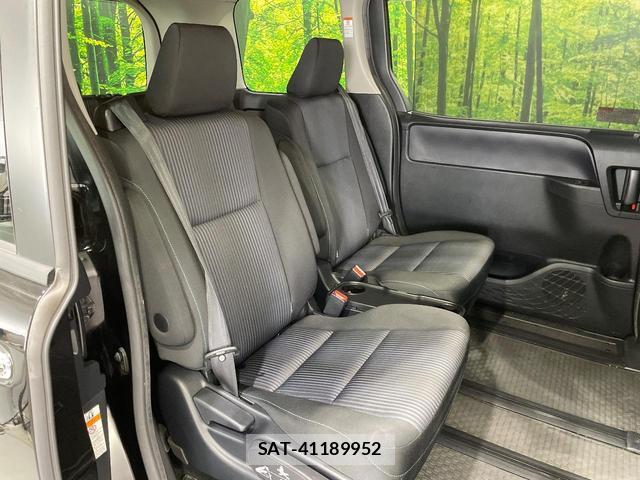 Toyota VOXY 2016-11 8277282-9