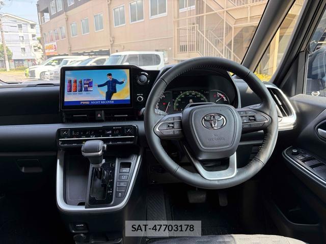 Toyota VOXY 2023-10 8277300-1