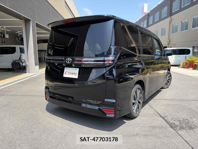 Toyota VOXY 2023-10 8277300-13
