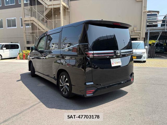 Toyota VOXY 2023-10 8277300-15