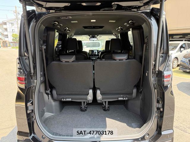 Toyota VOXY 2023-10 8277300-17