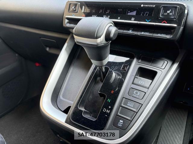 Toyota VOXY 2023-10 8277300-7