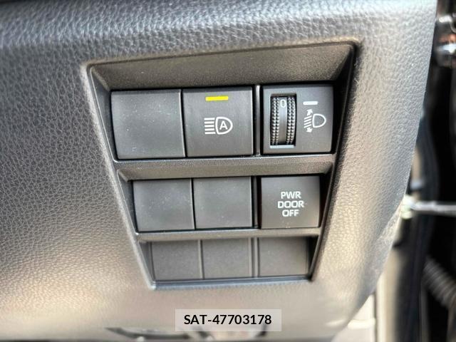 Toyota VOXY 2023-10 8277300-8