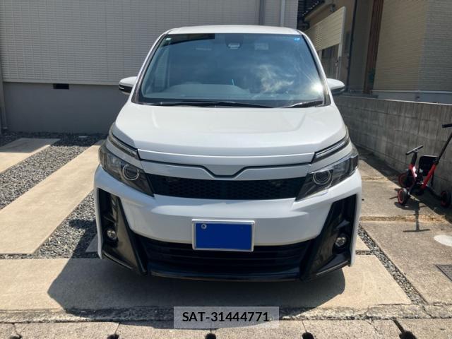 Toyota VOXY 2017-02 8277314-1