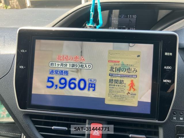Toyota VOXY 2017-02 8277314-11