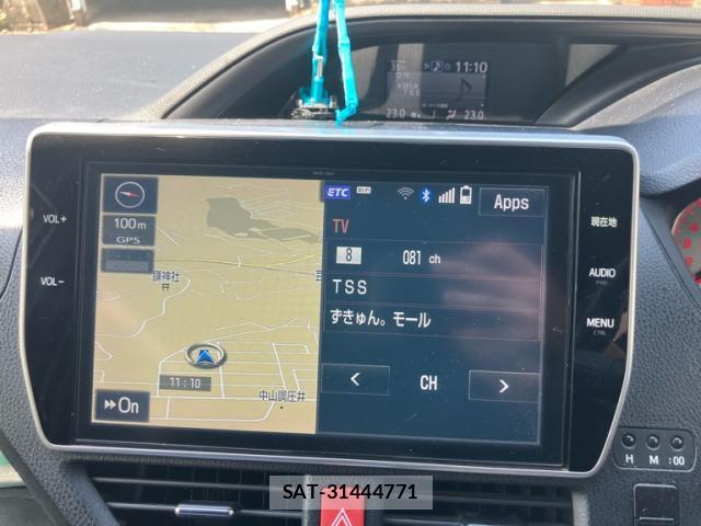 Toyota VOXY 2017-02 8277314-15