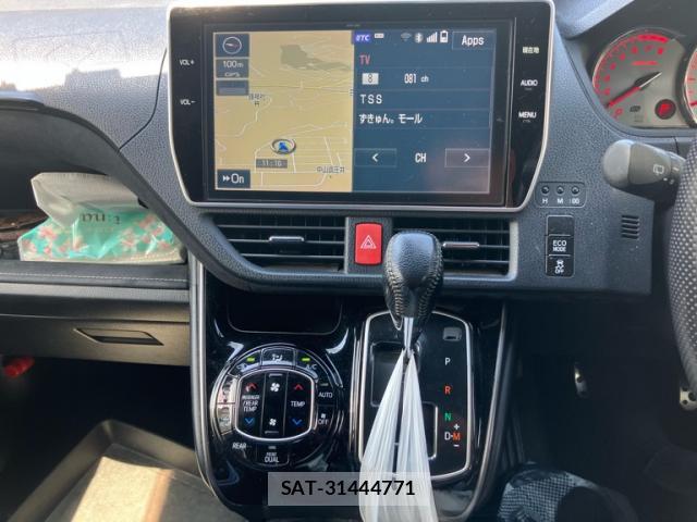 Toyota VOXY 2017-02 8277314-16