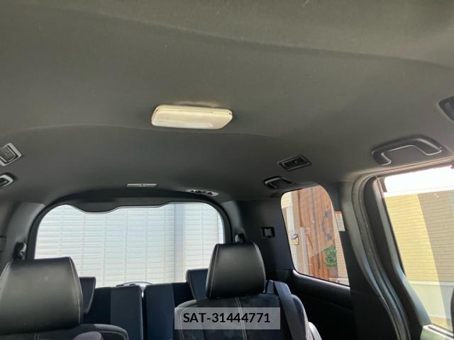 Toyota VOXY 2017-02 8277314-18
