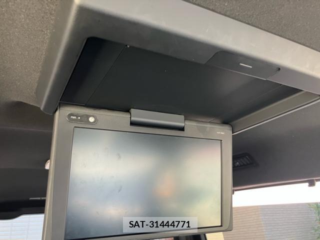 Toyota VOXY 2017-02 8277314-19