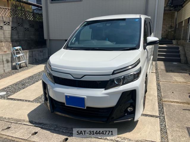 Toyota VOXY 2017-02 8277314-2