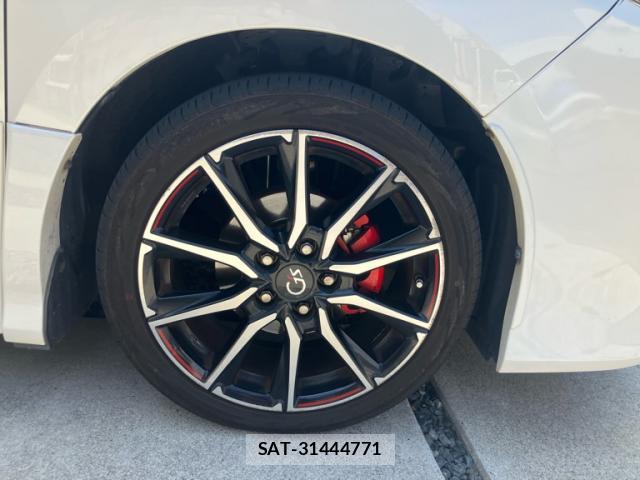 Toyota VOXY 2017-02 8277314-3