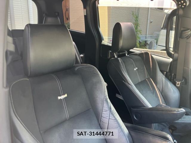 Toyota VOXY 2017-02 8277314-6