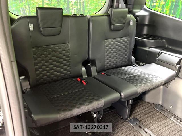 Toyota VOXY 2023-09 8277401-10