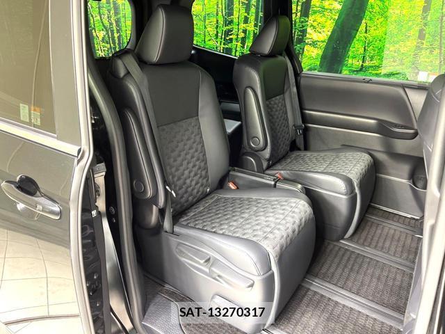 Toyota VOXY 2023-09 8277401-9