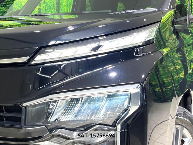 Toyota VOXY 2023-06 8277404-12