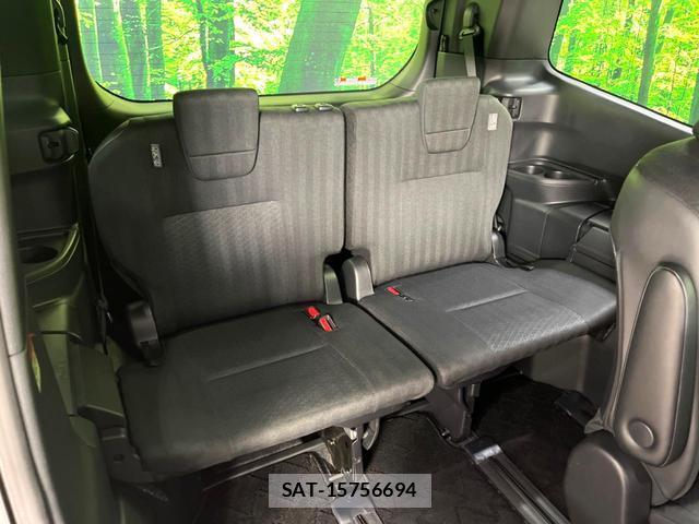 Toyota VOXY 2023-06 8277404-9