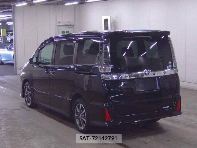 Toyota VOXY 2018-01 8277431-1