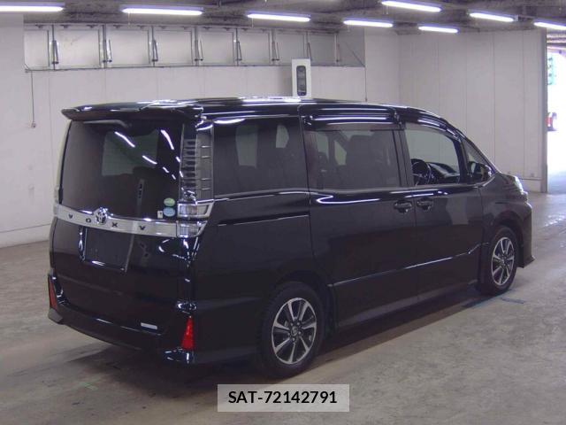 Toyota VOXY 2018-01 8277431-3