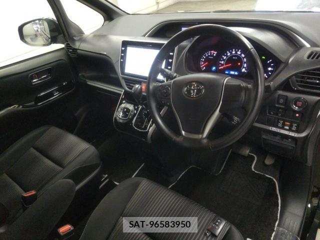 Toyota VOXY 2019-04 8277433-2