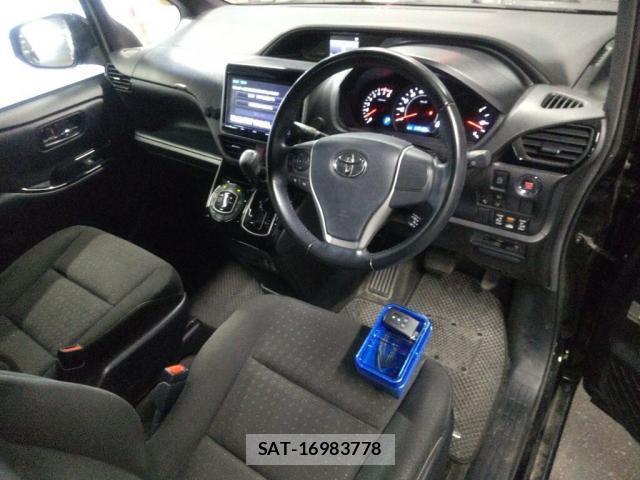 Toyota VOXY 2017-08 8277450-2
