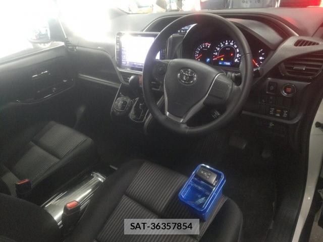 Toyota VOXY 2018-03 8277452-2