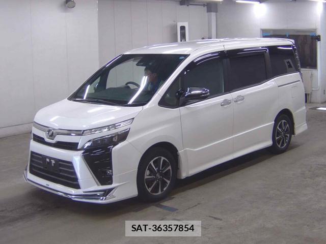 Toyota VOXY 2018-03 8277452-3