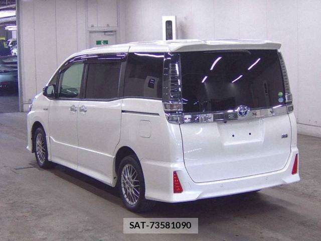 Toyota VOXY 2019-07 8277471-1