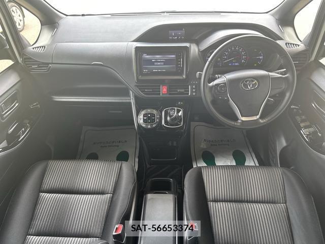 Toyota VOXY 2021-06 8277778-1
