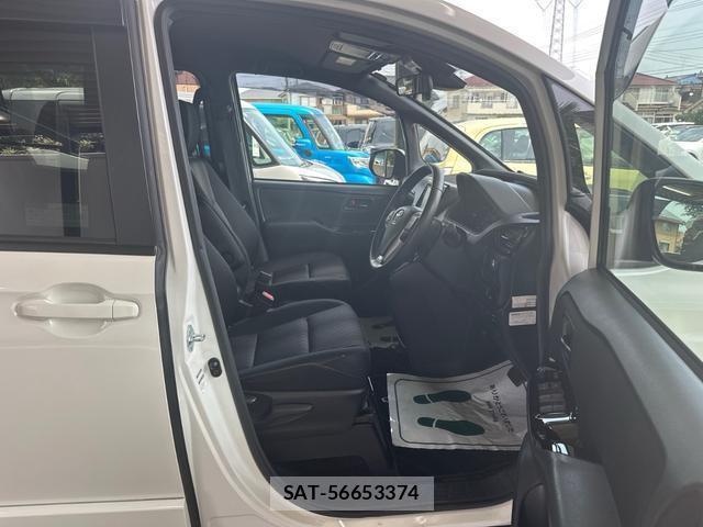 Toyota VOXY 2021-06 8277778-10