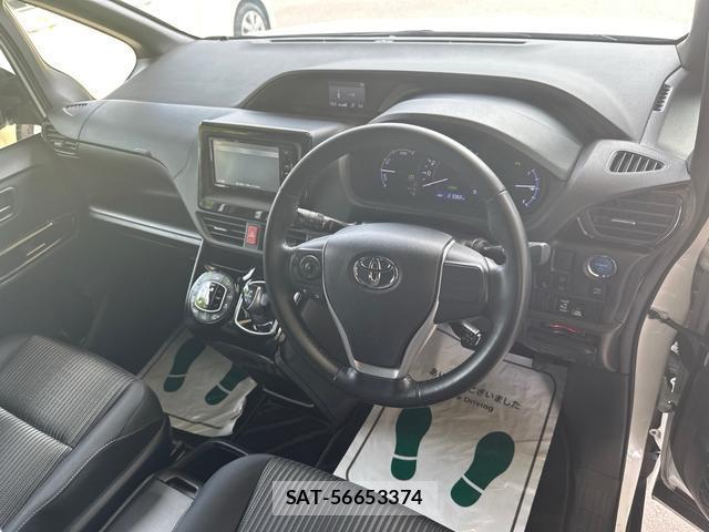Toyota VOXY 2021-06 8277778-12