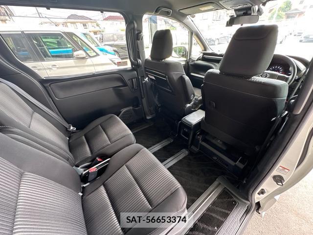 Toyota VOXY 2021-06 8277778-15