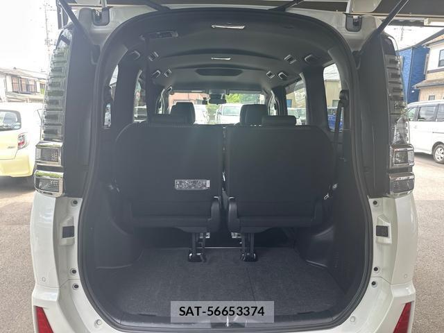 Toyota VOXY 2021-06 8277778-16