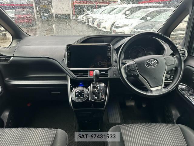 Toyota VOXY 2019-06 8277854-1